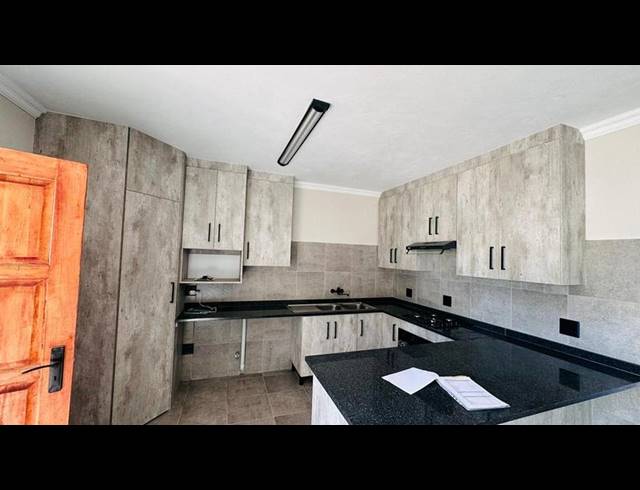 3 BEDROOM TOWNHOUSE FOR SALE IN WATERVAL EAST